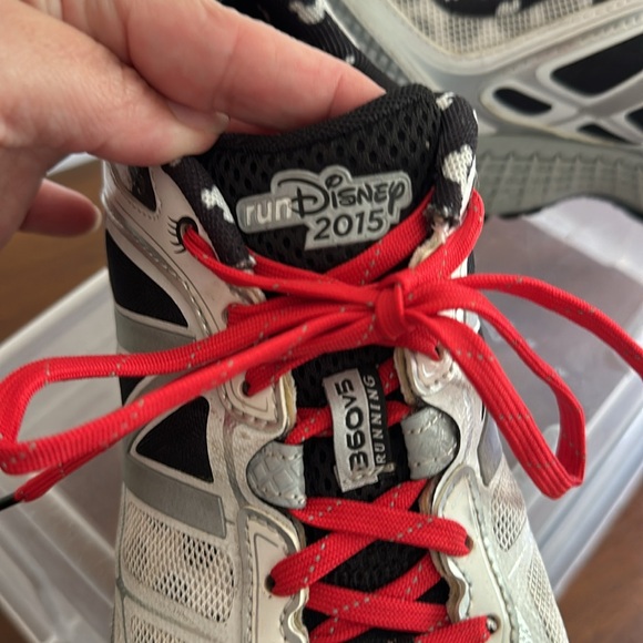 New Balance 860 Run Disney 2015 Minnie Mouse Sneakers - Picture 3 of 16